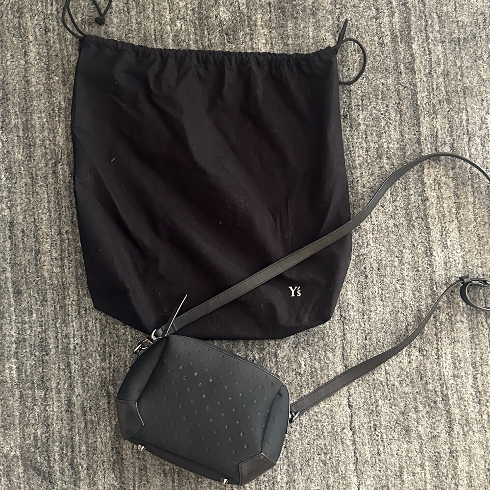 Y-3 crossbody bag euc. Leather and nylon